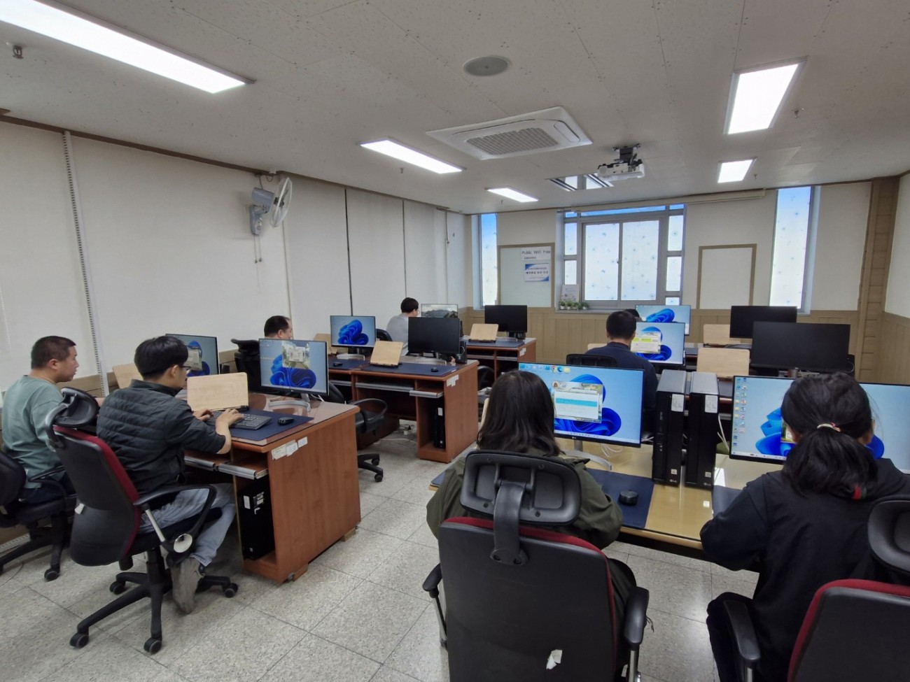 eccc9f231eb7b8e1819bf0e3a3aa561e_1778574886_0988.jpg